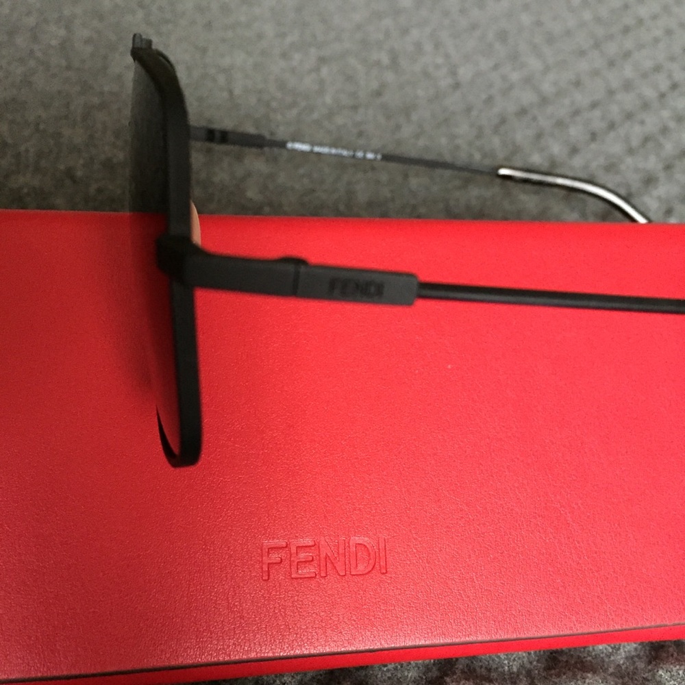 FENDI AVIATOR SUNGLASSES - Picture 6 of 9